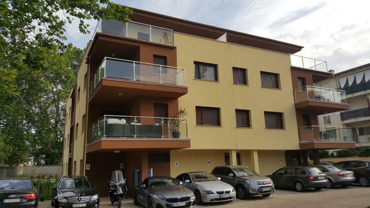 Balaton&Center Wellness Apartman Siófok Zewnętrze zdjęcie